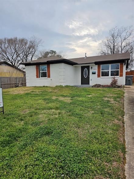 305 Deepwood St, Dallas, TX 75217