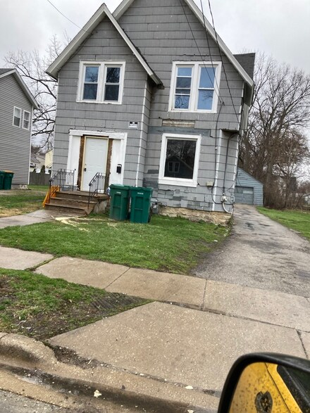 411 Grant Ave, Joliet, IL 60433