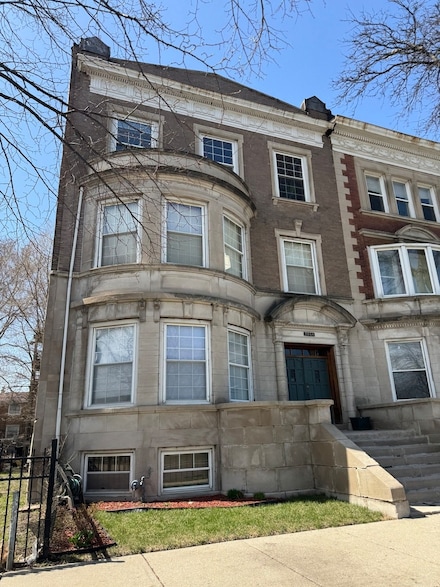 3816 S King Dr Unit 1, Chicago, IL 60653
