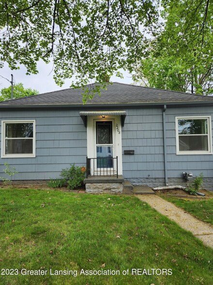 2208 Lyons Ave, Lansing, MI 48910