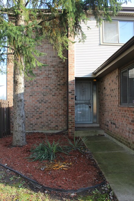 808 Maple Ln Unit 6, University Park, IL 60484