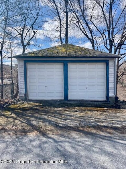 1814 Roselynn St, Scranton, PA 18510