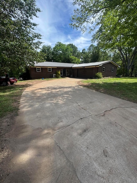 828 Bear Springs Rd, Morristown, TN 37814