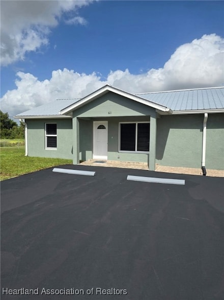 611 Memorial Dr, Sebring, FL 33870