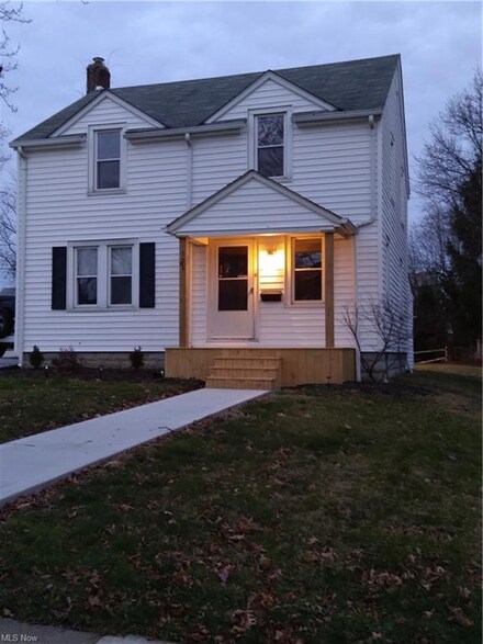 121 Gordon Ave, Wadsworth, OH 44281