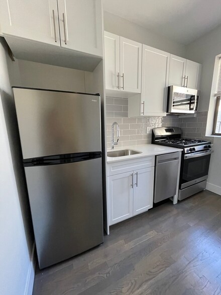 81 Park Dr Unit 15, Boston, MA 02215