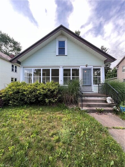 320 E 13th St, Dover, OH 44622