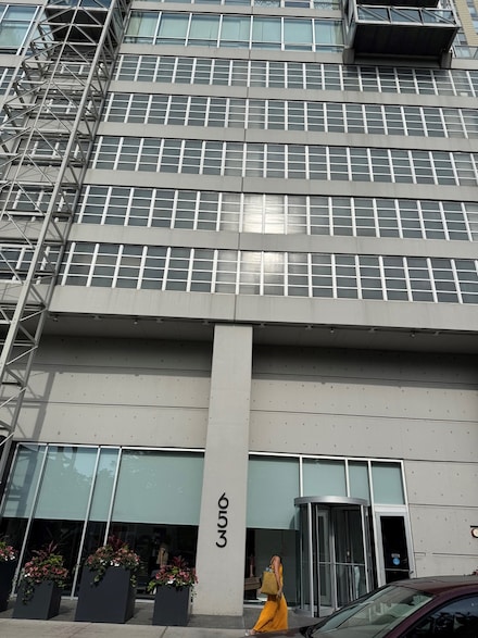 653 N Kingsbury St Unit 1208, Chicago, IL 60654