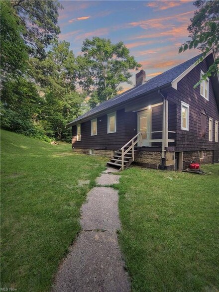 1005 Pennsylvania Ave, Weirton, WV 26062