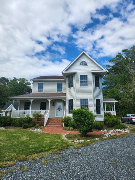 7295 Sunset Dr, Chincoteague Island, VA 23336