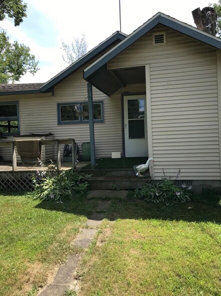 919 Monon Rd, Lowell, IN 46356