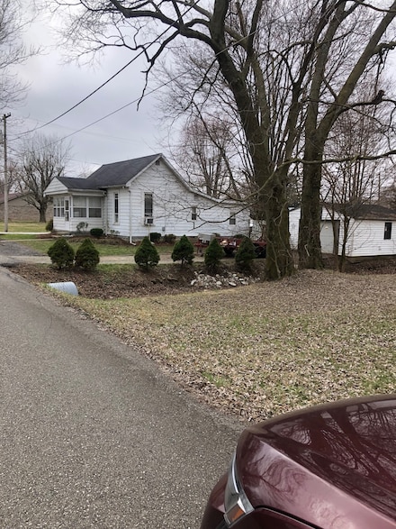 132 S East St, Charlottesville, IN 46117