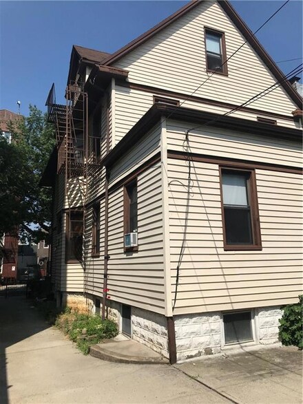 1673 W 10th St, Brooklyn, NY 11223