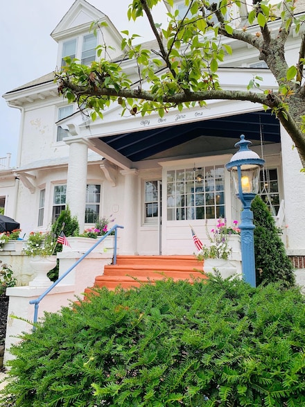 5501 Ventnor Ave, Ventnor City, NJ 08406