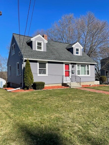 13 Davis Rd, Auburn, MA 01501