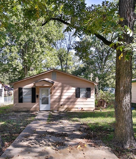 620 S 10th St, West Memphis, AR 72301