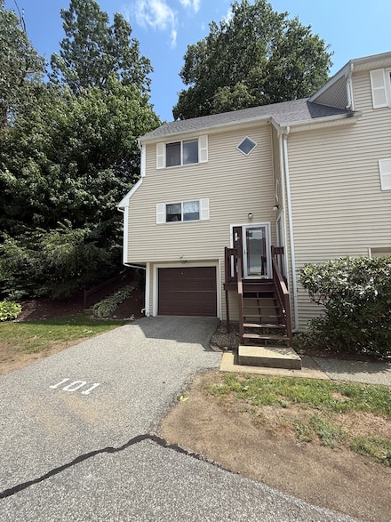 61 Perry St Unit 101, Putnam, CT 06260