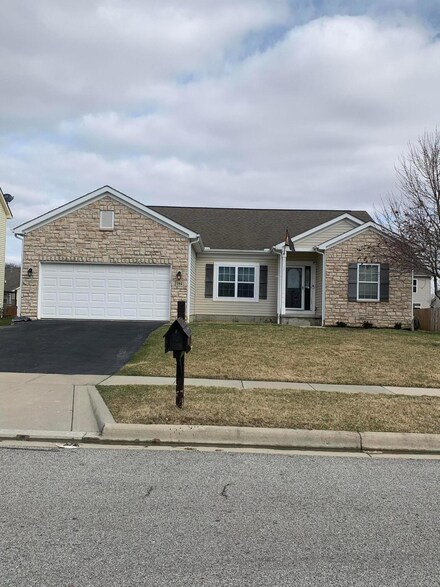 194 Red Oak Pass, Commercial Point, OH 43116