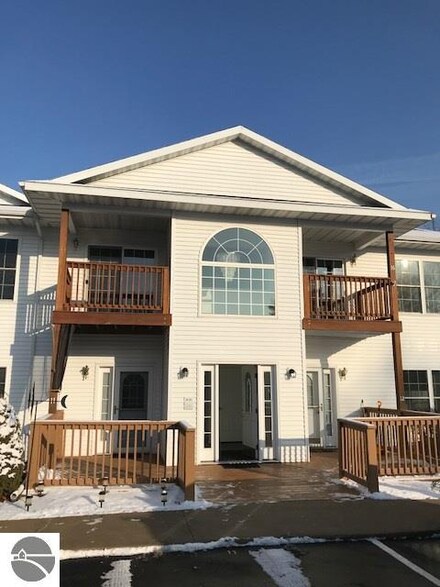 1025 E Lincoln St, East Tawas, MI 48730