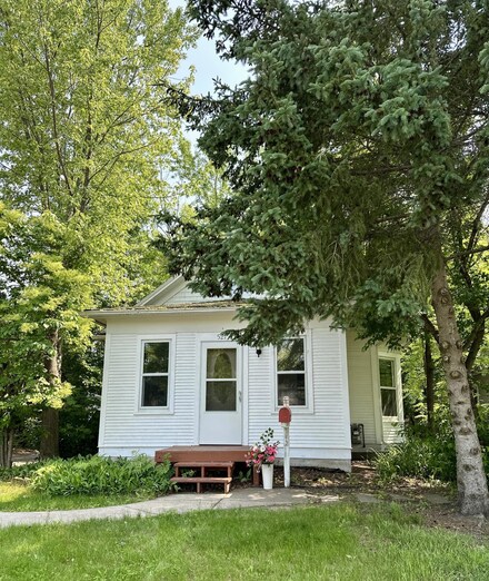 521 5th Ave SW, Cambridge, MN 55008