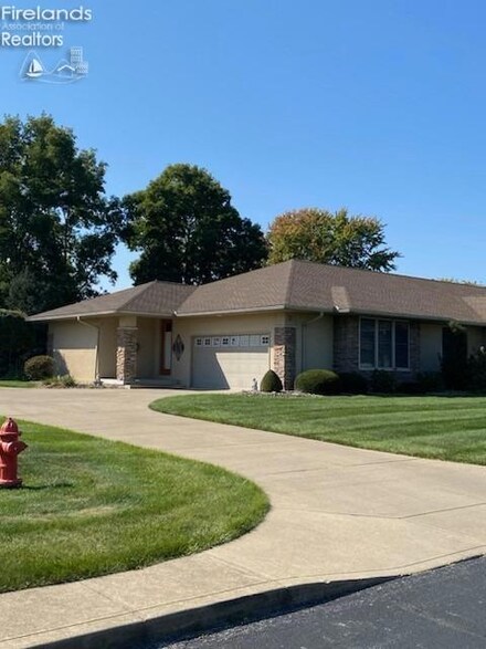 2 Executive Village Ct Unit C, Norwalk, OH 44857