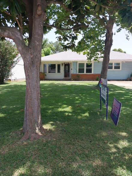 1809 16th Ave N, Texas City, TX 77590