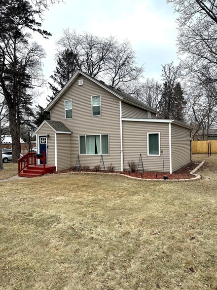 1414 Main St NW, Elk River, MN 55330