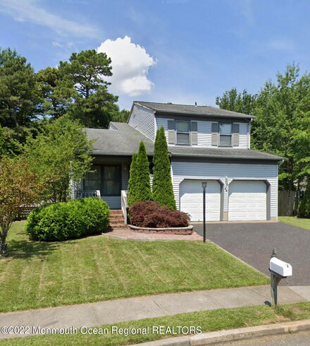 38 Jonathan Dr, Tinton Falls, NJ 07753