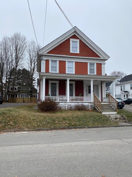 29 High St, Old Town, ME 04468