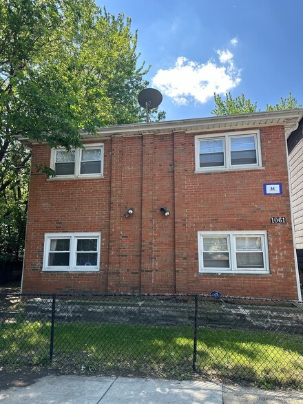 1061 E 80th St, Chicago, IL 60619