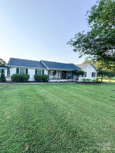978 La Forest Ln, Concord, NC 28027