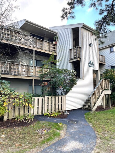 800 Bearses Way Unit 3WG, Hyannis, MA 02601