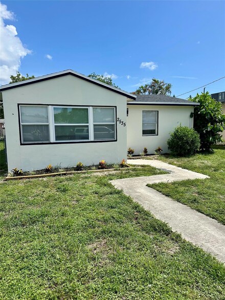 2535 Wilson St, Hollywood, FL 33020