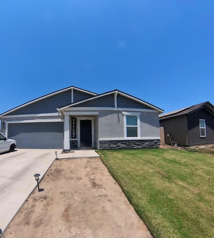 2102 Piedmont Ave, Tulare, CA 93274