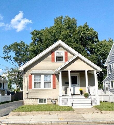 90 Oakmere St, West Roxbury, MA 02132