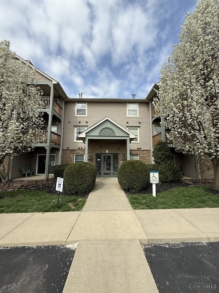 4921 N Arbor Woods Ct, Cincinnati, OH 45248