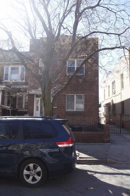 724 50th St, Brooklyn, NY 11220