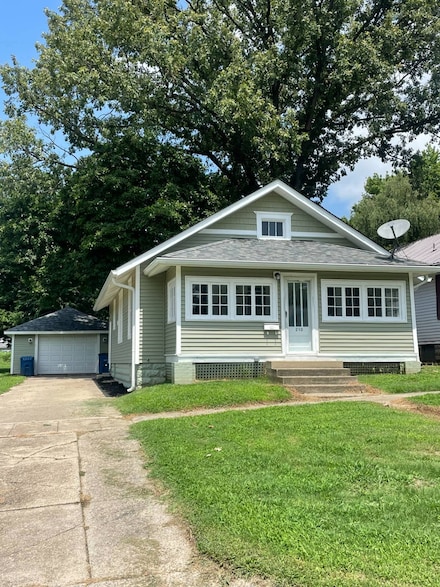 210 E 2nd St, Mount Carmel, IL 62863