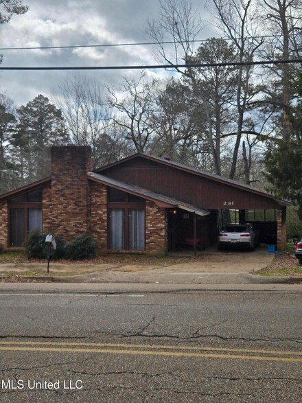 281 Daniel Lake Blvd, Jackson, MS 39212