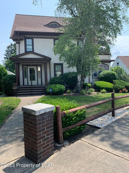 22 E 1st St, Exeter, PA 18643