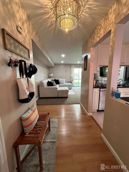 814 Woodbridge Commons Way, Iselin, NJ 08830
