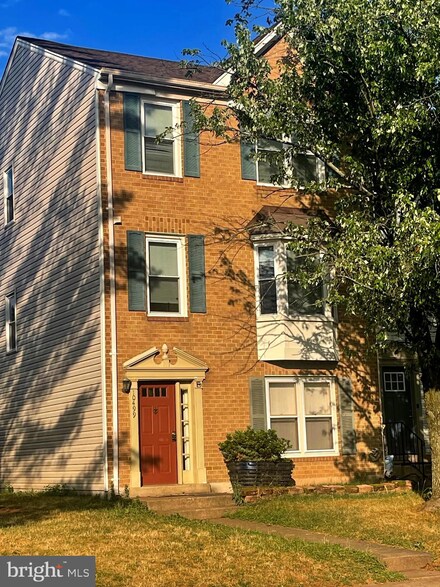 10499 Trinidad Ct, Manassas, VA 20109