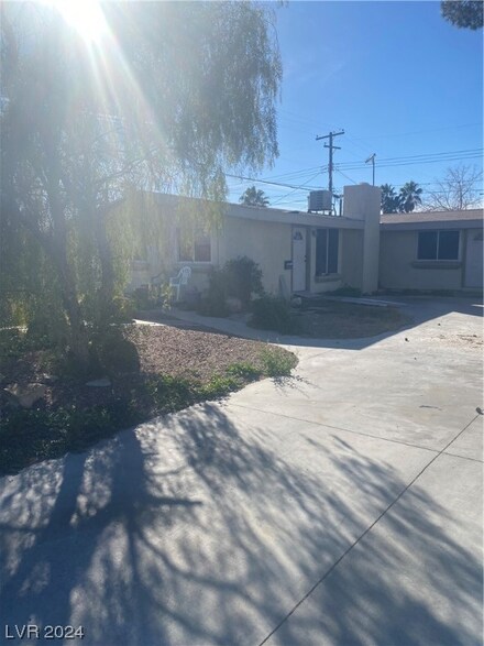 5605 Heron Ave, Las Vegas, NV 89107