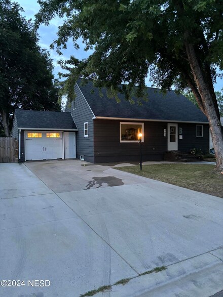 303 W 7th Ave, Milbank, SD 57252