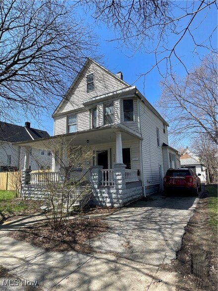 3126 W 82nd St, Cleveland, OH 44102