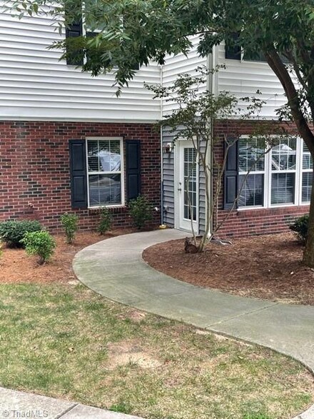 4306 Timberbrooke Dr, Greensboro, NC 27409