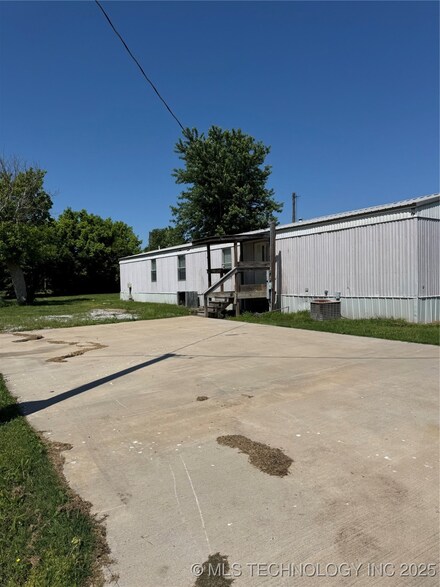 160 E Haynes St, Vinita, OK 74301