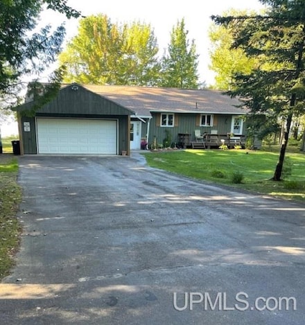 19090 Lakeshore Dr, Ontonagon, MI 49953