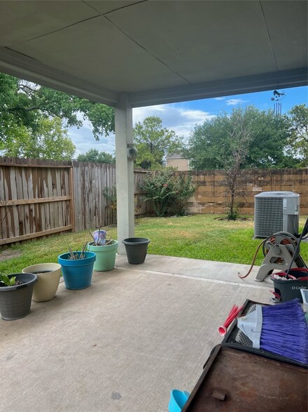 9402 Mustang Park Ct, Humble, TX 77396
