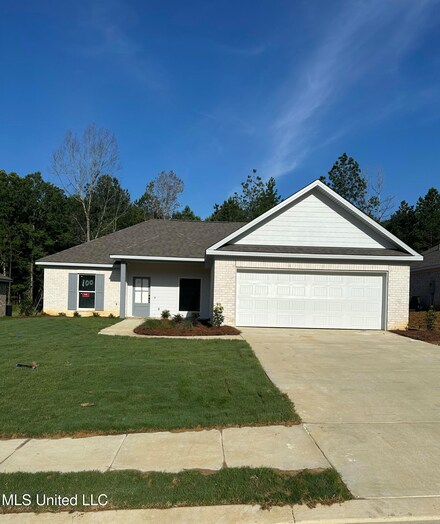 960 Riverside Ln, Pearl, MS 39208